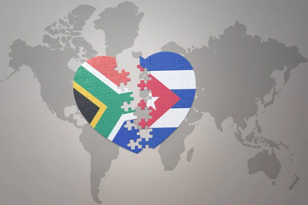 Puzzleherz Mit Der Nationalflagge Südafrikas Und Kubas Auf Einer Weltkarte — Stockfoto