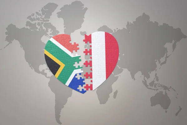 Puzzleherz Mit Der Nationalflagge Südafrikas Und Perus Auf Einer Weltkarte — Stockfoto