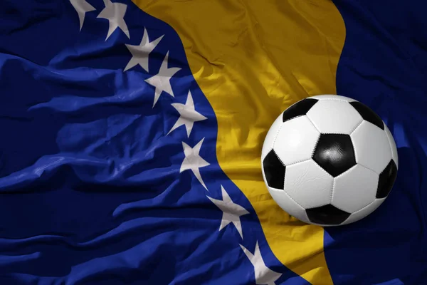 Oude Vintage Voetbal Bal Wapperende Nationale Vlag Van Bosnië Herzegovina — Stockfoto