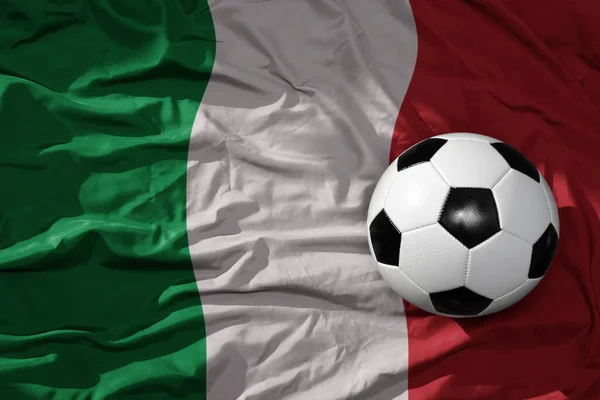 Vieja Pelota Fútbol Vintage Ondulante Bandera Nacional Italia Fondo Ilustración — Foto de Stock