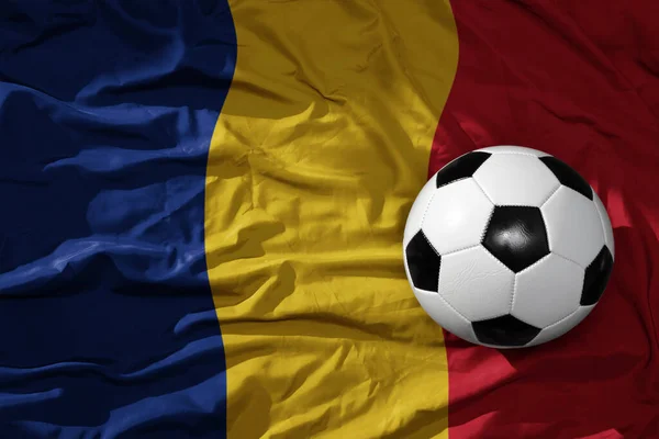 Oude Vintage Voetbal Bal Golvende Nationale Vlag Van Romania Achtergrond — Stockfoto