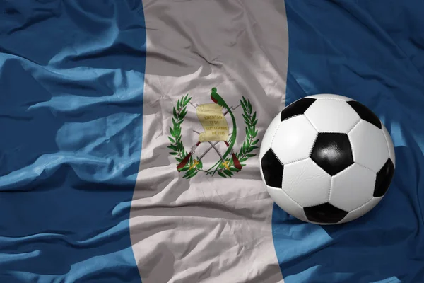古老的足球 古老的足球 在摇曳的国旗的Guatemala背景 3D插图 — 图库照片