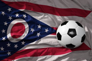 Ohio eyaleti bayraklarında sallanan eski bir futbol topu. 3B illüstrasyon