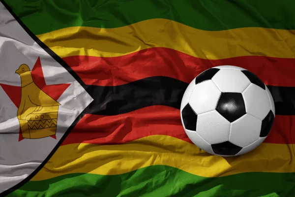 Stara Zabytkowa Piłka Nożna Falującej Fladze Narodowej Zimbabwe Tle Ilustracja — Zdjęcie stockowe