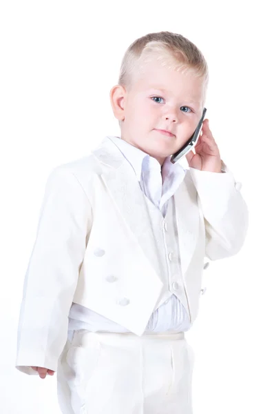 Kleine zakenman in een bedrijf pak met telefoon in de hand — Stockfoto