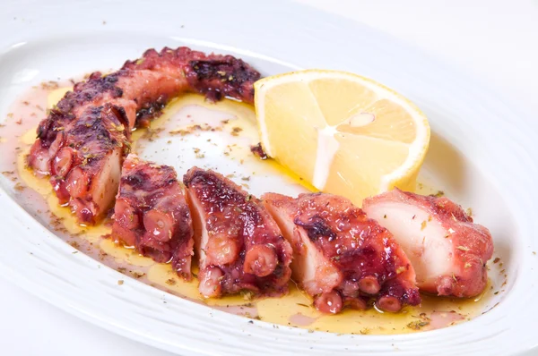 Grilled octopus with lemon sauce. — Stock Photo, Image