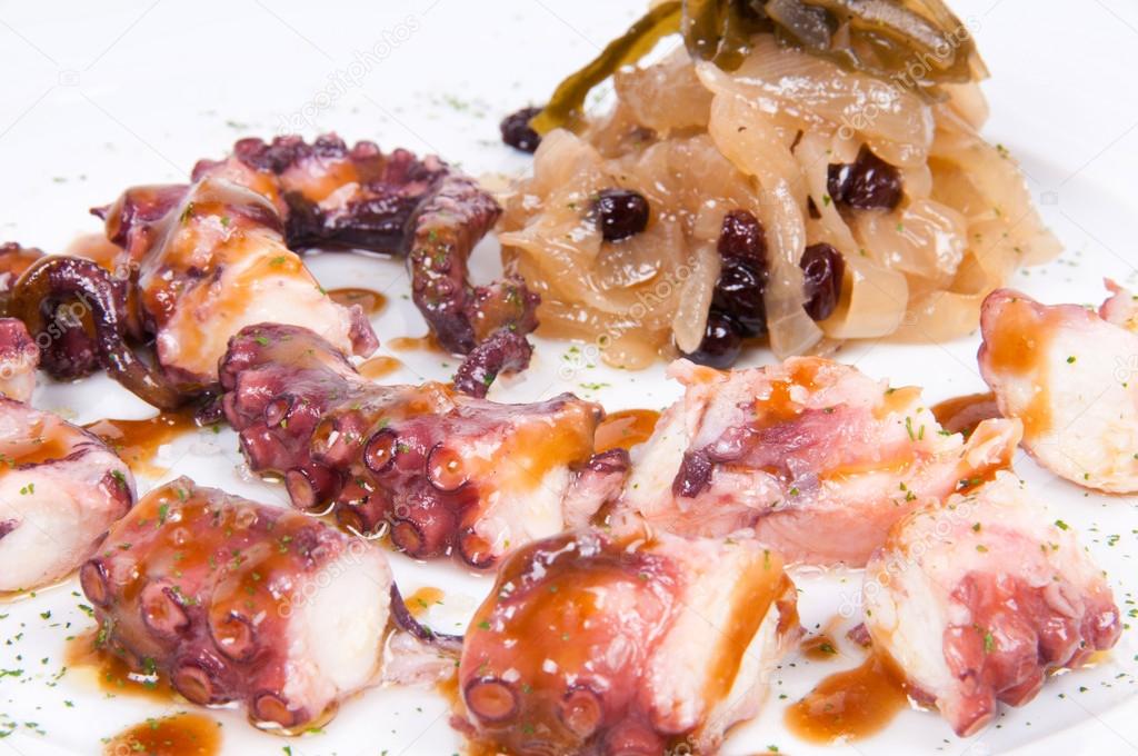 Grilled octopus sauce with sea lettuce.