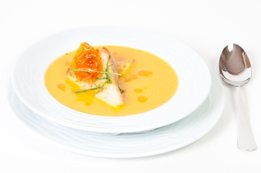 ekmek soslu lezzetli sebze çorbası.