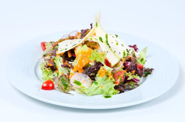 Salad with fresh vegetables and cheese. — Stock Photo, Image