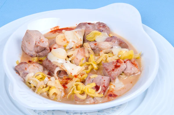 Stew with peppers, onions and cheese. — Stock Photo, Image