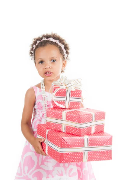 Poco sorprendido chica mulata con regalos . —  Fotos de Stock