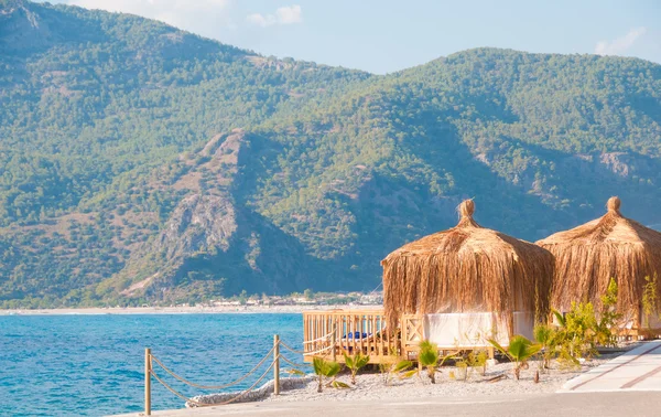 Turkey. Sea bungalow  on a sand beach — Stock Photo, Image