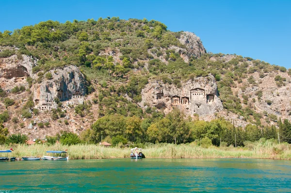 Turkish  Lycian tombs on the Dalyan River — Stock Photo, Image