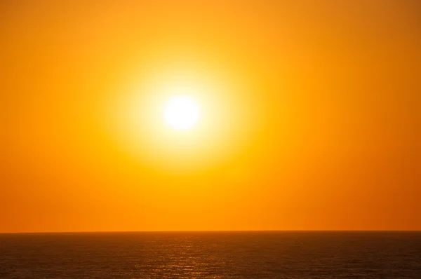 Coucher de soleil orange sur l'horizon de la mer, horizon — Photo