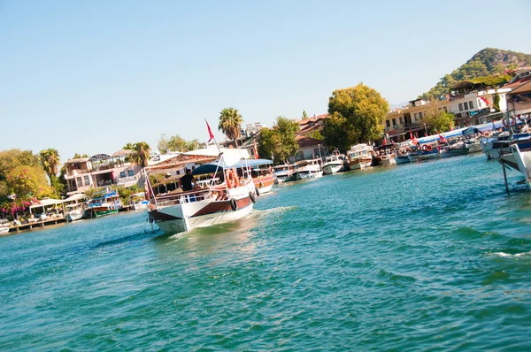 Турция, прогулка на лодке по реке Далянь — стоковое фото