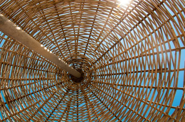 Hintergrund Rattan Sonnenschirm Von Wicker Stockfoto