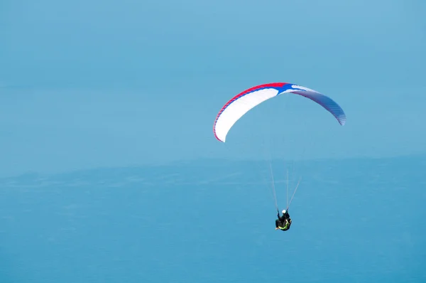 Parapente en Turquía. Vista panorámica del Mediterráneo . — Foto de Stock