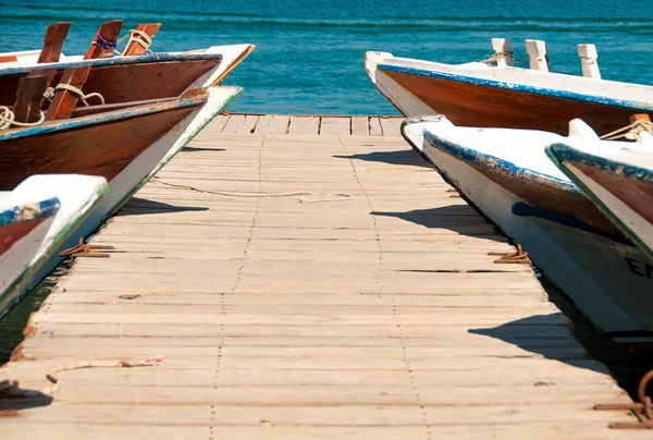 Quai bateau, débarcadère en bois . — Photo