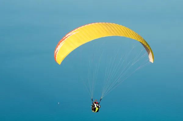 Parapente en Turquía. Vista panorámica del Mediterráneo . — Foto de Stock