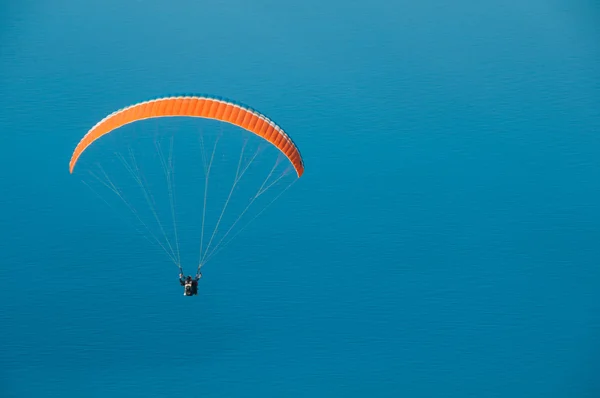 Parapente en Turquía. Vista panorámica del Mediterráneo . — Foto de Stock