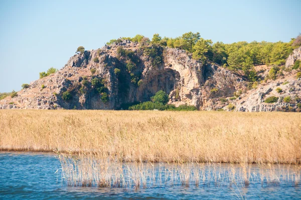 Turcja, góry w pobliżu rzeki — Zdjęcie stockowe