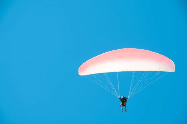 在土耳其的滑翔伞。在地中海的全景视图. — 图库照片