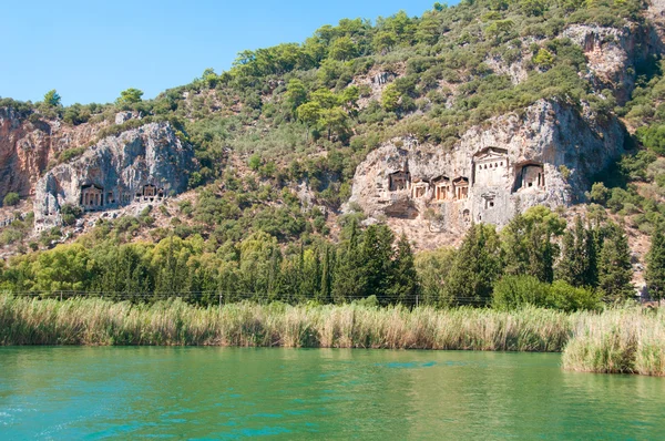 Turecki lycian grobów na rzece dalyan — Zdjęcie stockowe