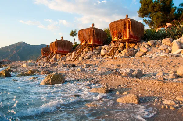 Semesterparadis, bungalow på kusten — Stockfoto