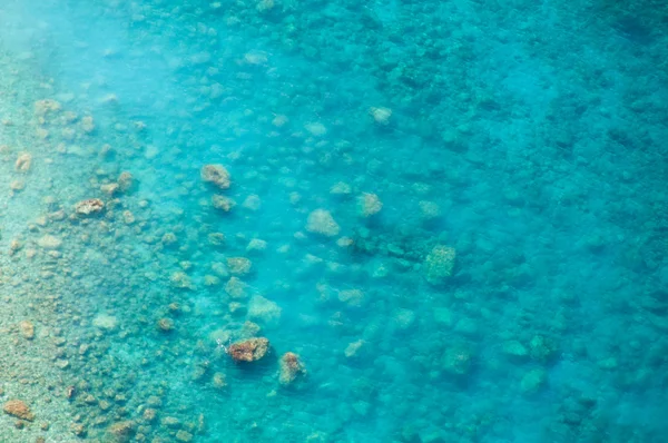 Очищення чисте море Туреччини, вид зверху води і морського дна — стокове фото