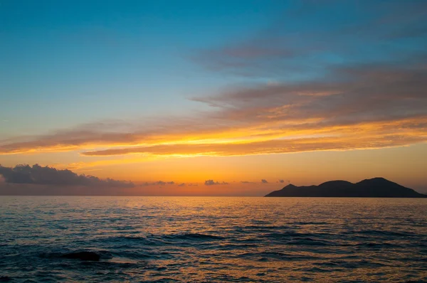 Naranja puesta de sol en el horizonte del mar, horizonte — Foto de Stock