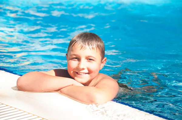 Zwemmen - de garantie van de gezondheid. — Stockfoto