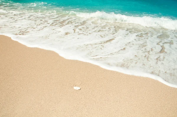 Hermoso surf en la playa — Foto de Stock