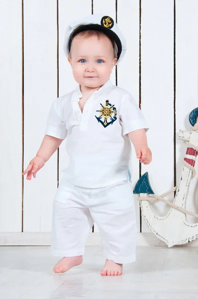 Dziecko kapitan, małego chłopca ubrana w morzu kapitan — Zdjęcie stockowe