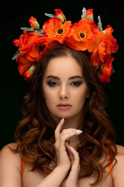 Beautiful Ukrainian Woman Wearing Colorful National Wreath Scarlet Red Poppies — Stock Photo, Image