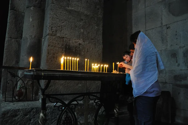 Armenisk familj i tatev kloster — Stockfoto