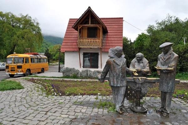 Monument to the heroes of the comedy "Mimino" in Dilijan. Armeni — Stock Photo, Image