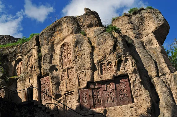 kaya..... geghard Manastırı haçlar