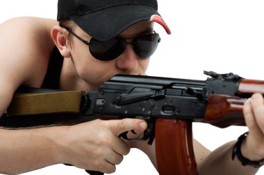 güç adam Kalaşnikof ve gözlük