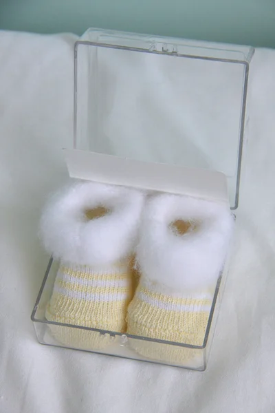 Scarpe neonato baby bootees — Foto Stock