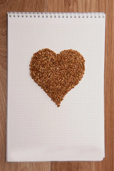 Hart van liefde op notebook — Stockfoto