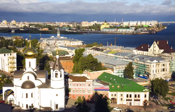 Zonsopgang weergave zomer Nizjni novgorod in Rusland — Stockfoto