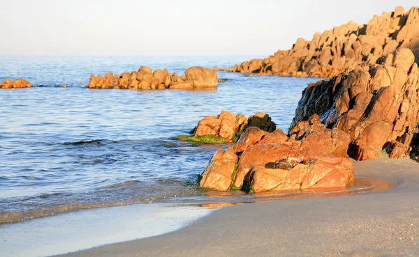 Coucher de soleil idyllique sur la mer Tyrrhénienne à Orosei Sardaigne Italie — Photo
