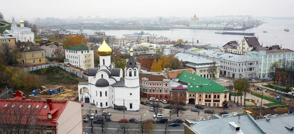 Панорамним видом на Нижньому Новгороді у жовтні — стокове фото