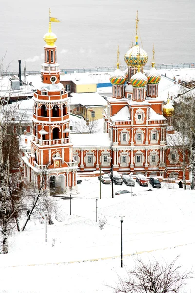 Primo novembre neve sulla Chiesa di Stroganov Nizhny Novgorod — Foto Stock