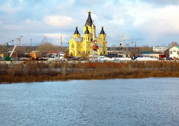 Красочный собор Александра Невского в Нижнем Новгороде — стоковое фото