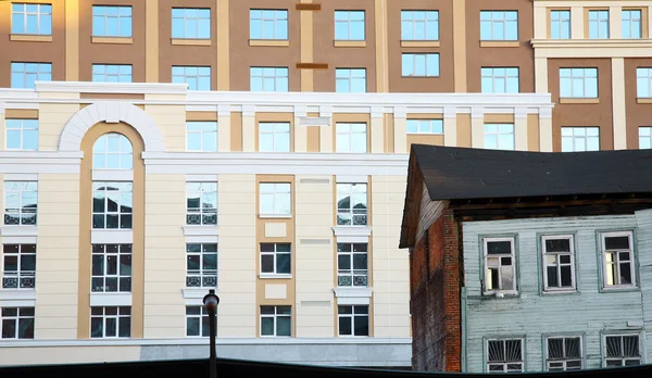 Old and new. Many windows on residental building. — Stock Photo, Image