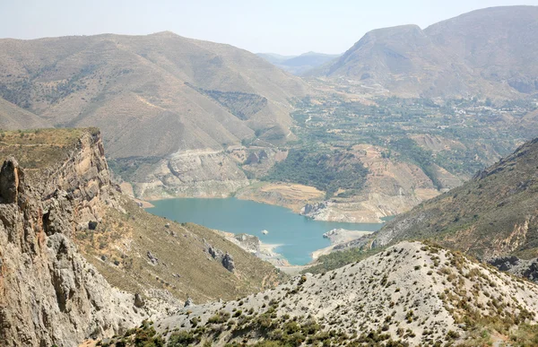 Πανέμορφη λίμνη στην Ισπανία Σιέρα Νεβάδα βουνό — Φωτογραφία Αρχείου