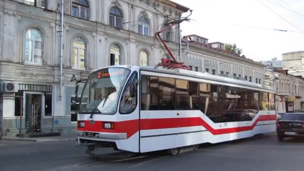 Nová tramvaj v Rusku centrum Nižnij novgorod — Stock video