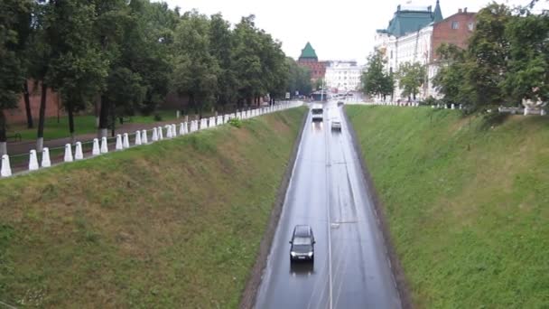 Historische zelenskij weg - omlaag van minin en Pozjarski plein te skoba Nizjni novgorod in Rusland — Stockvideo