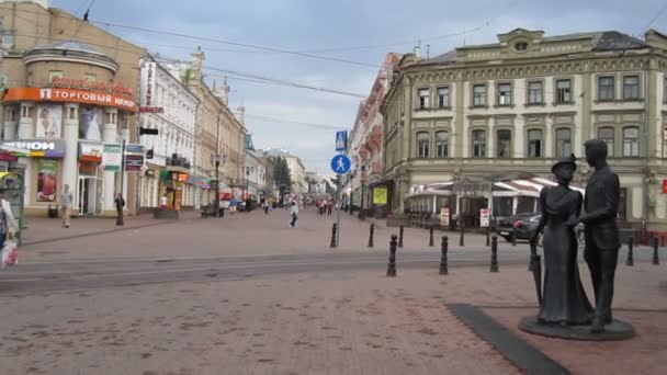 Summer evening at historical pedestrian street Bolshaya Pokrovskaya in Nizhny Novgorod Russia — Stock Video